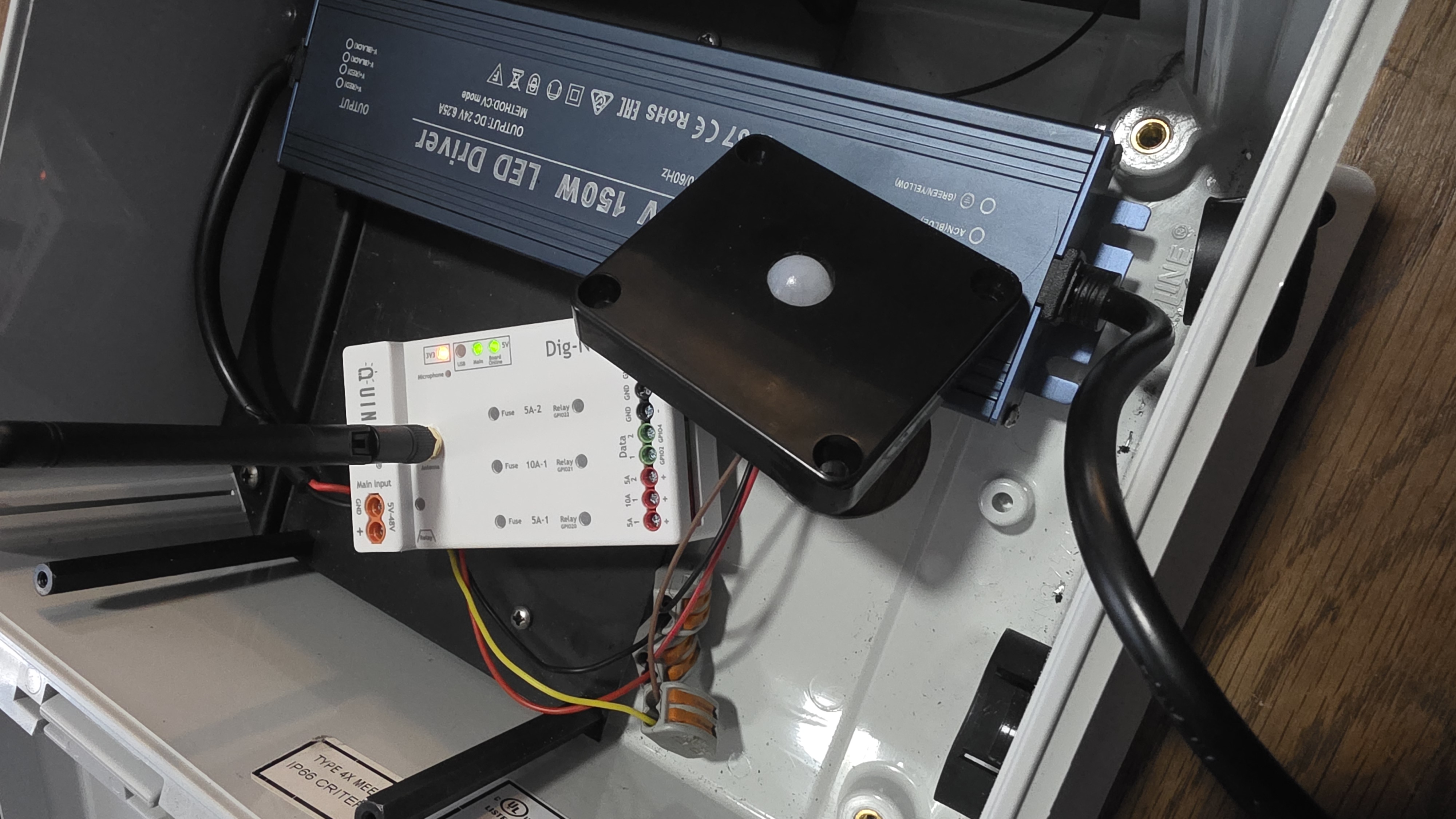 Seamless wire routing